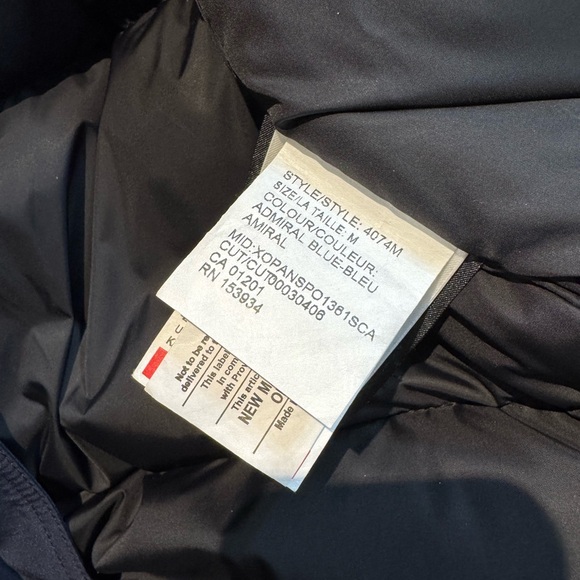 Men’s navy blue Canada Goose coat. Size medium. - Picture 4 of 10